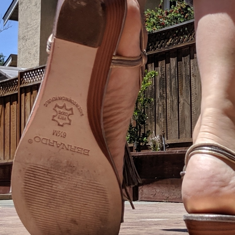 Bernardo sandals, demi wedge with tassels - Picture 2 of 8